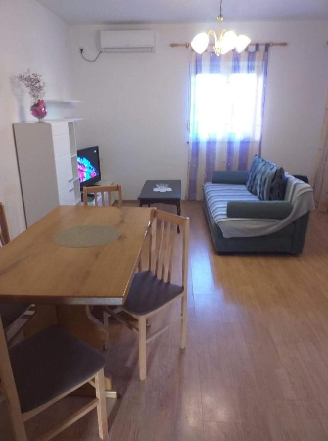 Apartman Justinic Šilo Esterno foto