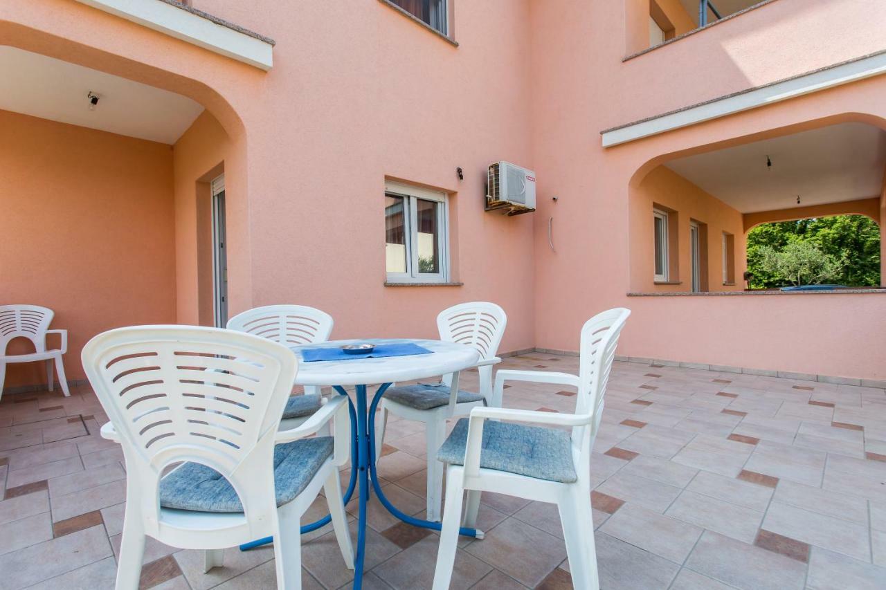 Apartman Justinic Šilo Esterno foto