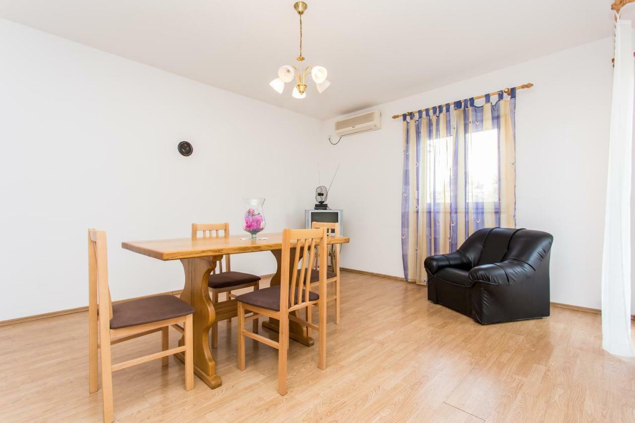Apartman Justinic Šilo Esterno foto